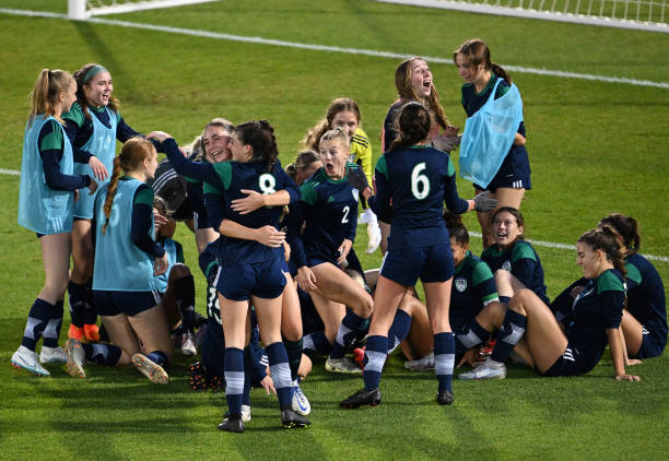 育事业向更 育事业向更